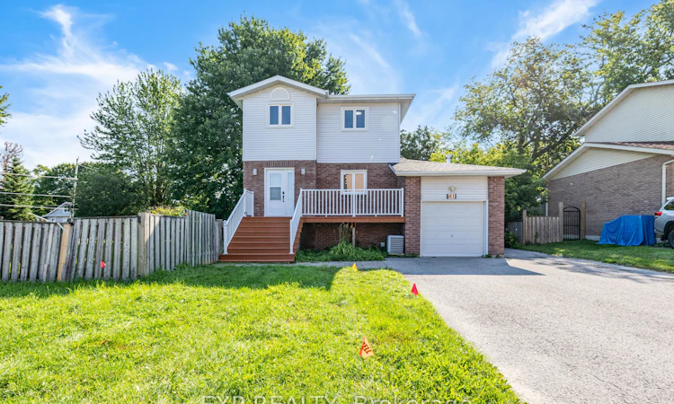 41 Hodgins Avenue