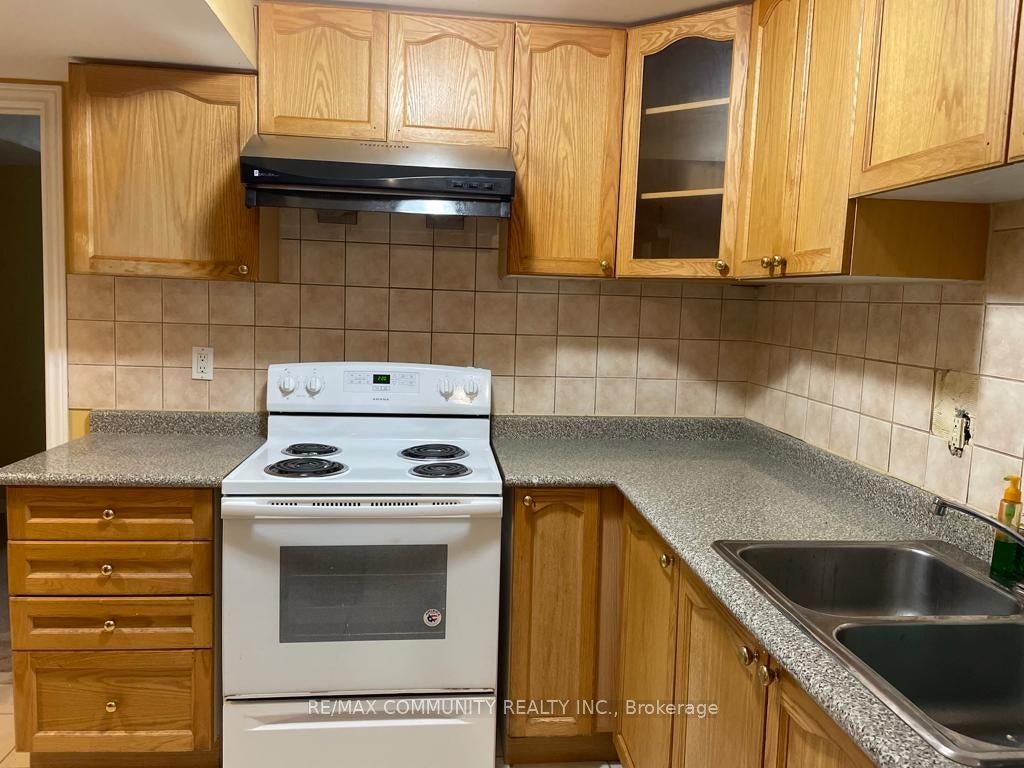 24 Elmrill Road, Markham, ON, L6C 2N8 - 10