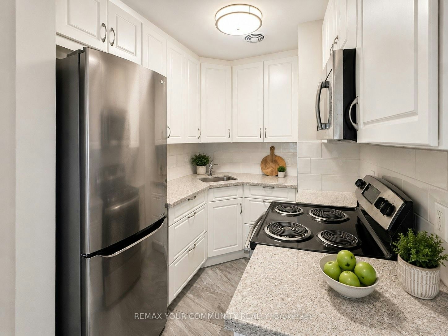 536 Lynett Crescent, Richmond Hill, ON, L4C 2V9 - 4