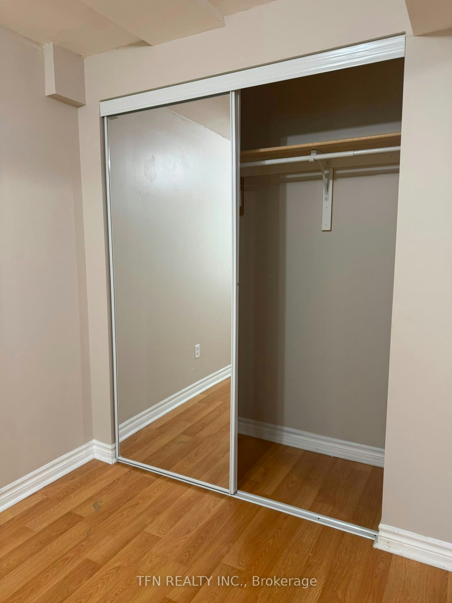 Lower-583 Pelletier Court, Newmarket, ON, L3X 2N6 - 5