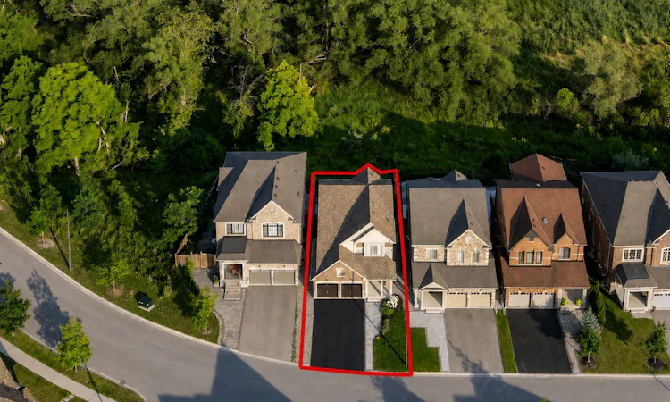 58 Sharonview Crescent
