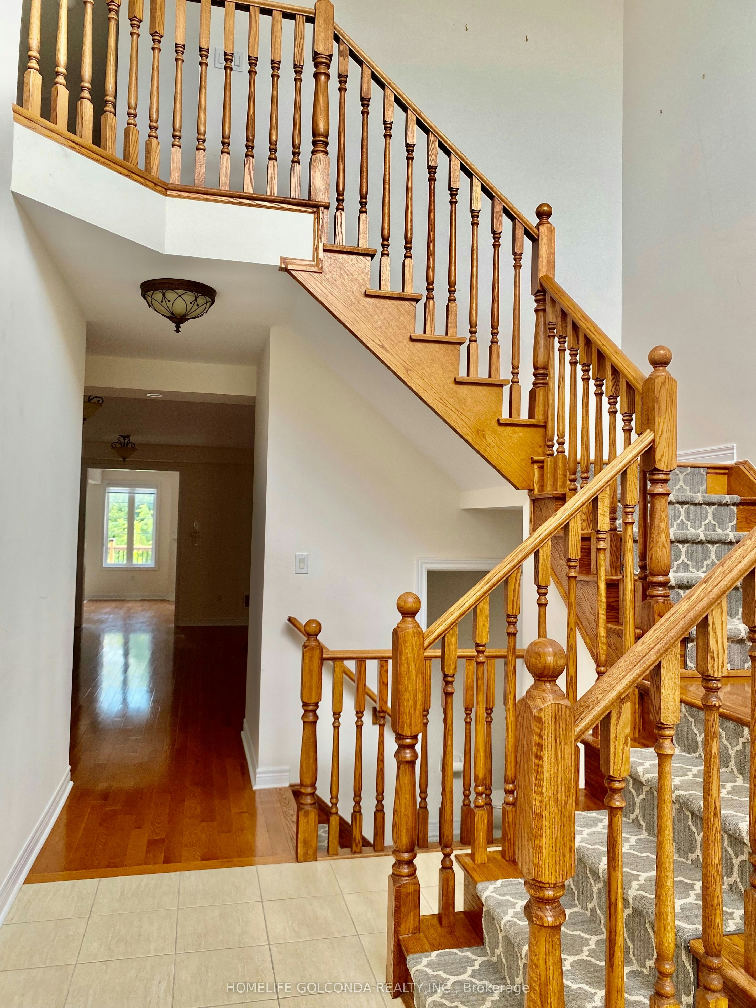 160 Chouinard Way, Aurora, ON, L4G 1B7 - 2