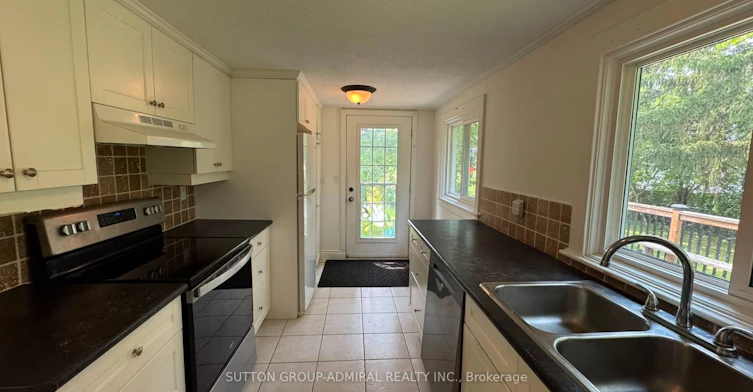 741 Gorham Street, Newmarket, ON, L3Y 1L7 - 8