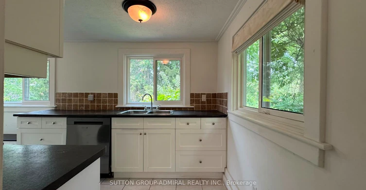 741 Gorham Street, Newmarket, ON, L3Y 1L7 - 6
