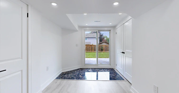 90 Tamarac Trail, Aurora, ON, L4G 5S1 - 5