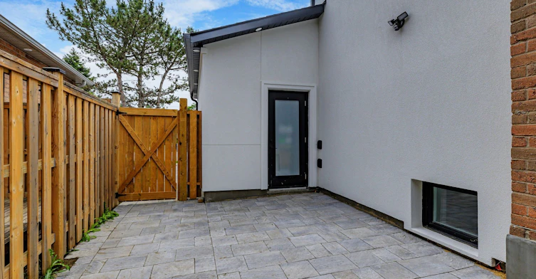 90 Tamarac Trail, Aurora, ON, L4G 5S1 - 3
