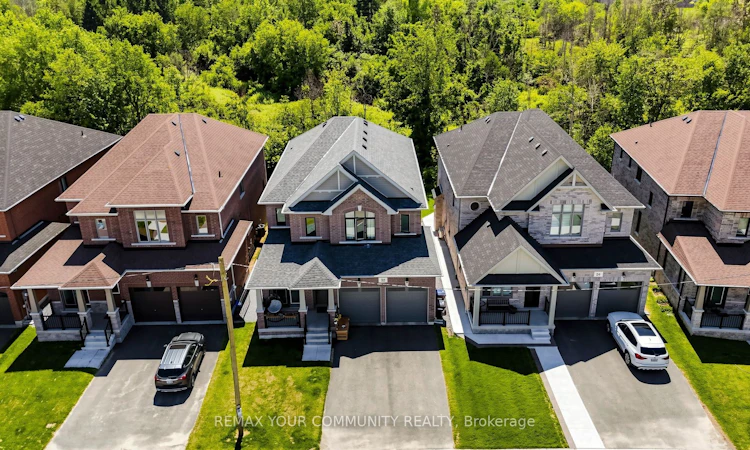 32 Baycroft Boulevard