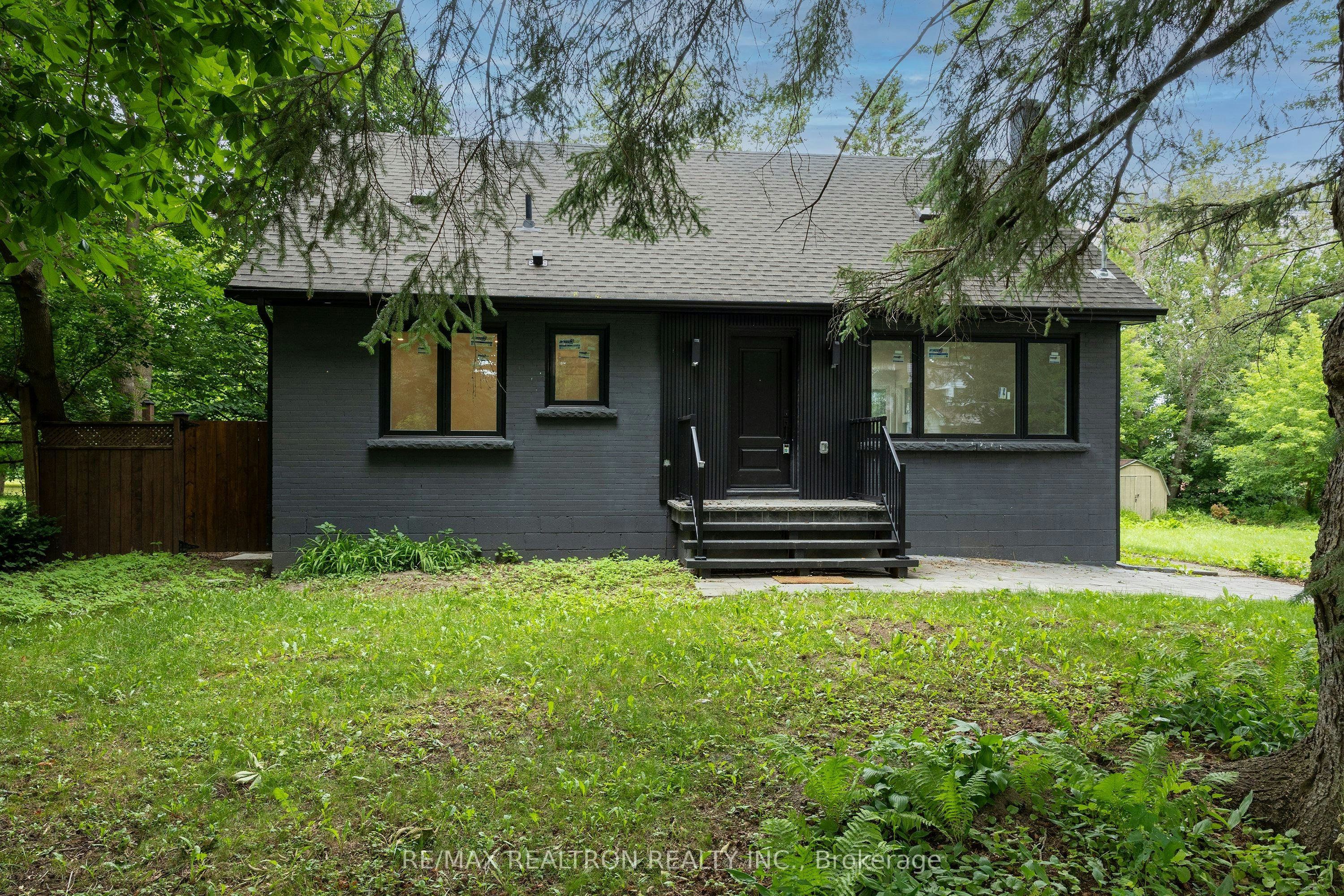 30 Morton Avenue, East Gwillimbury, ON, L0G 1V0