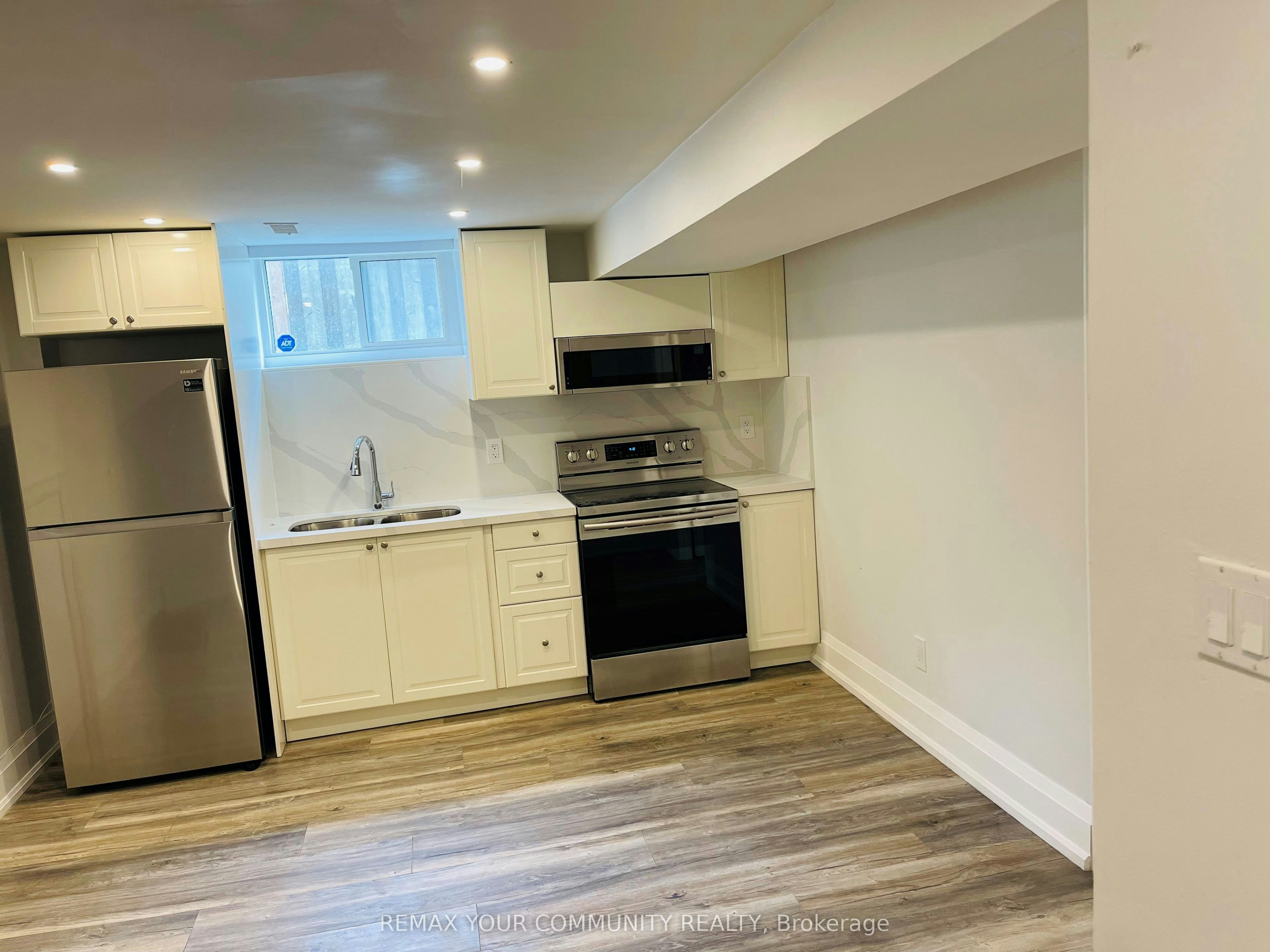 32 Kitimat Crescent, Aurora, ON, L4G 3C3 - 2