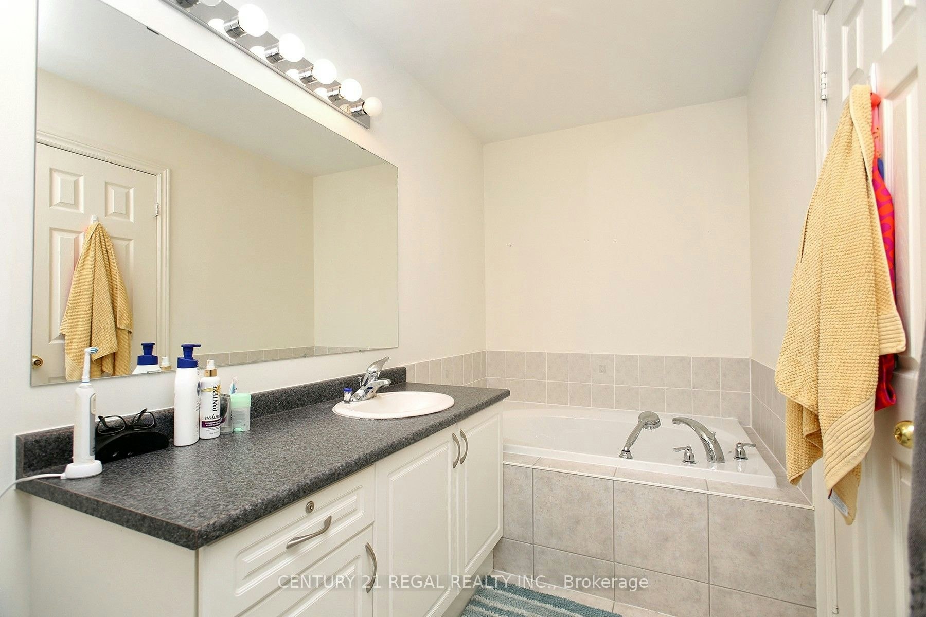 16 Thatcher Crescent, East Gwillimbury, ON, L9N 0B8 - 9