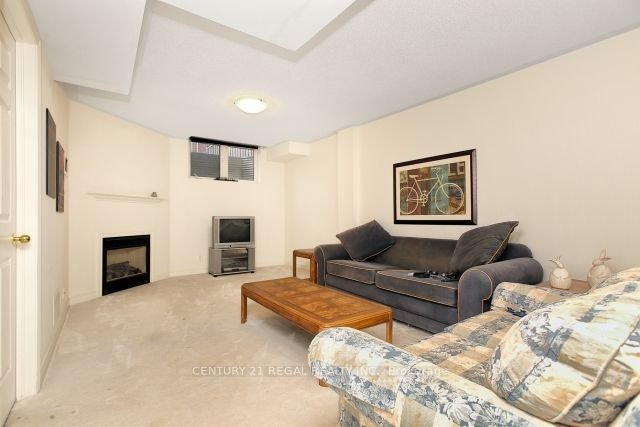 16 Thatcher Crescent, East Gwillimbury, ON, L9N 0B8 - 16