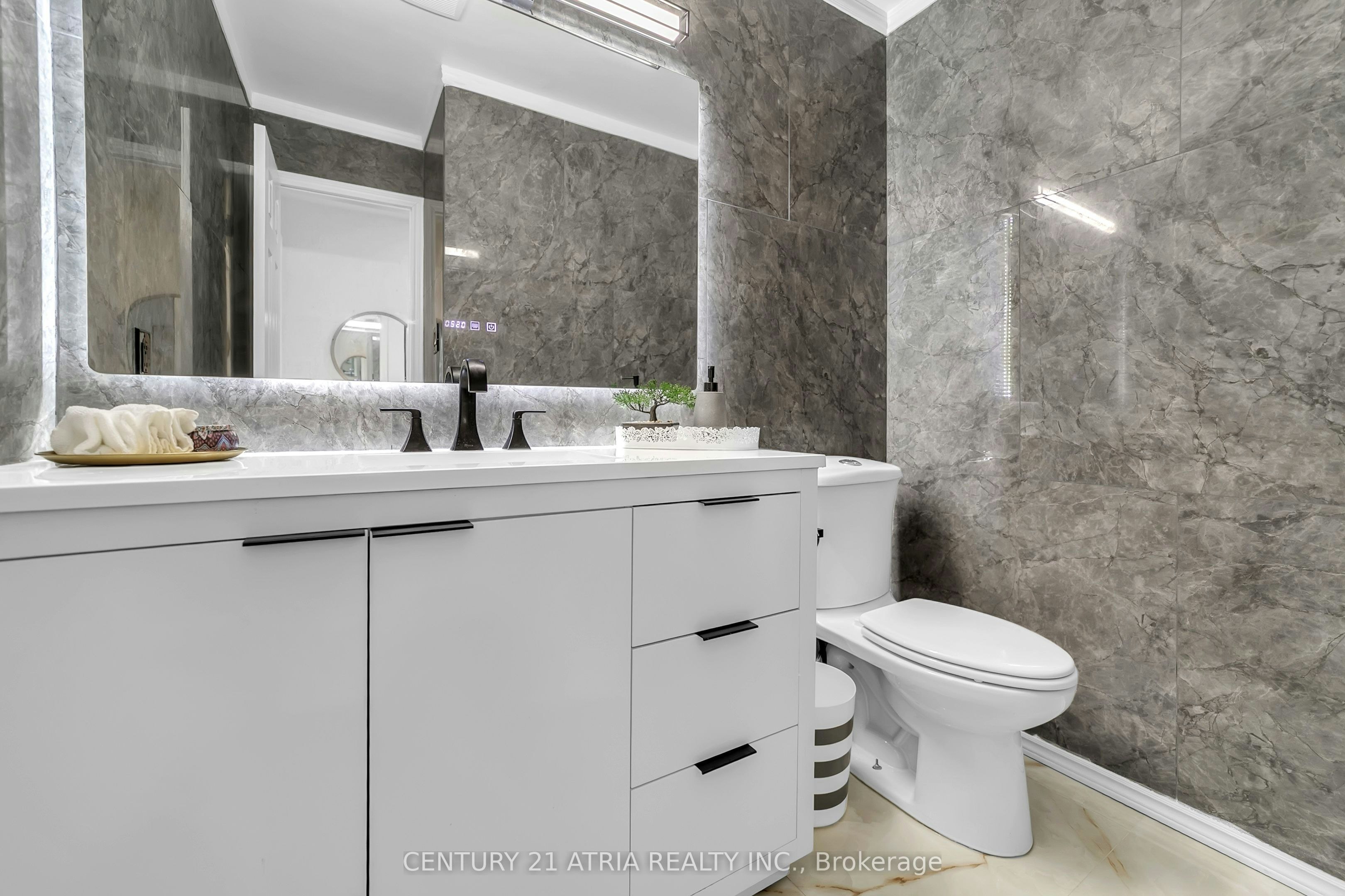 10 Park Ln Circle, Richmond Hill, ON, L4C 6S8 - 6