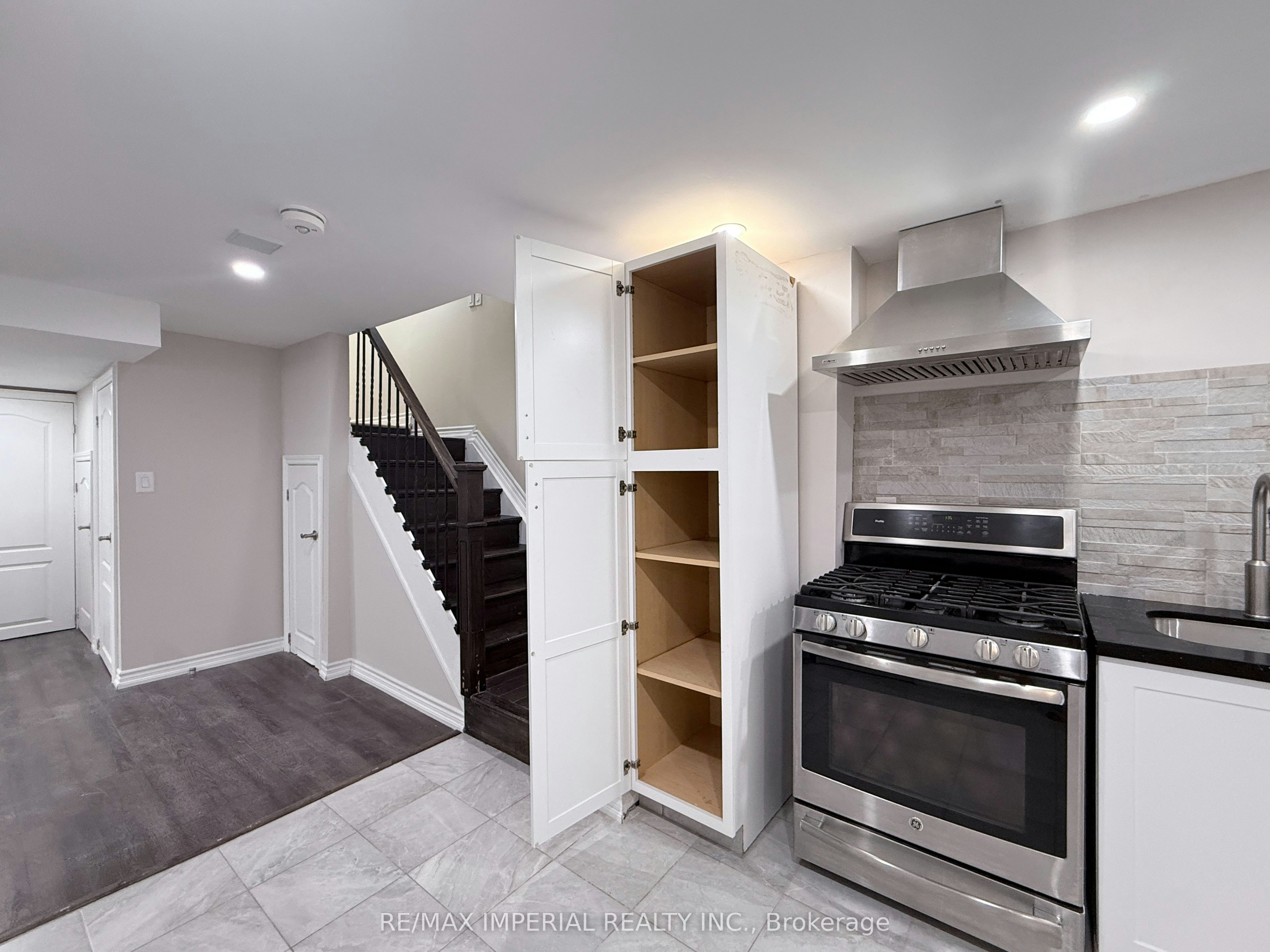 17 Deerwood Crescent, Richmond Hill, ON, L4E 4B8