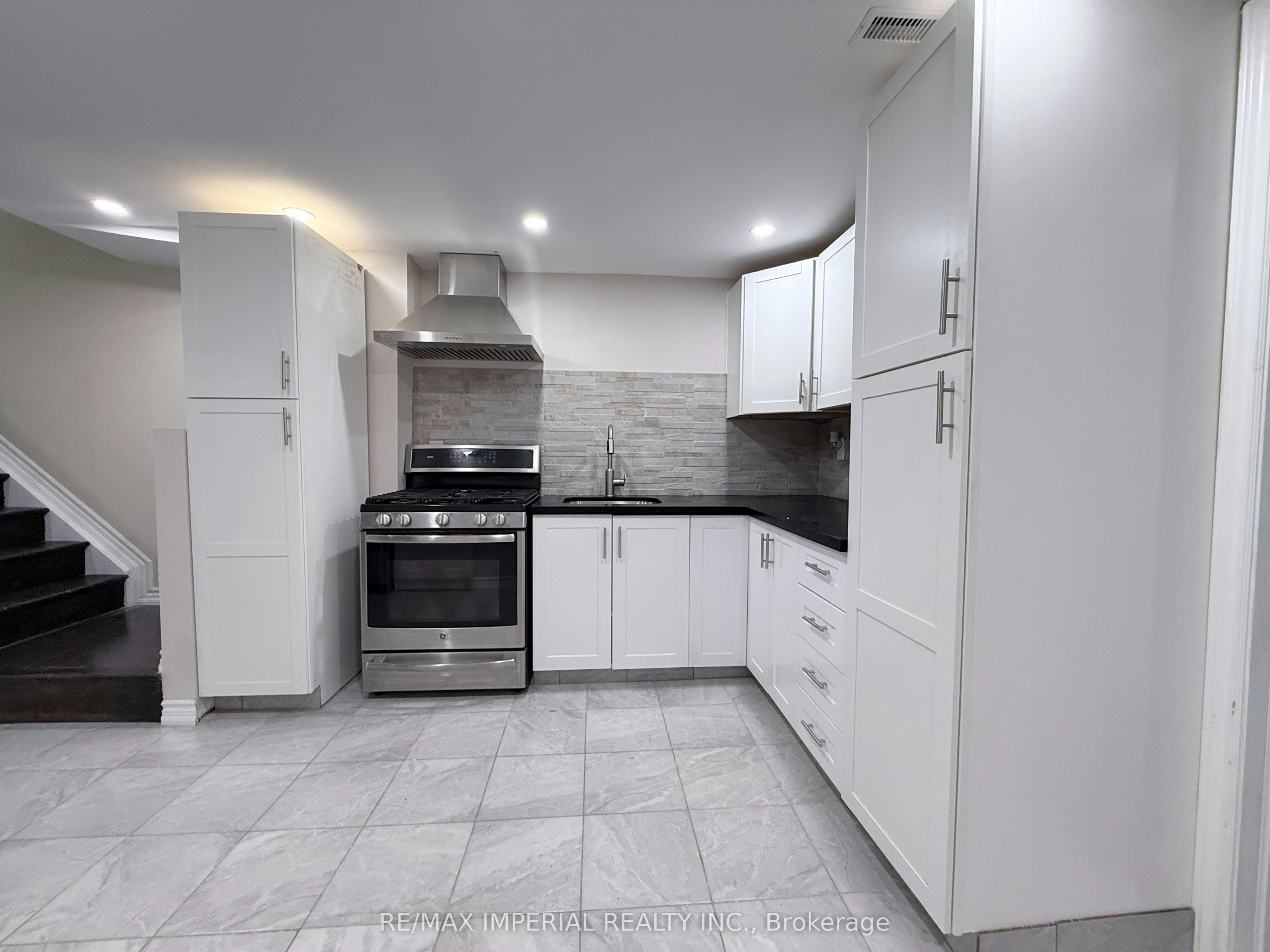 17 Deerwood Crescent, Richmond Hill, ON, L4E 4B8 - 9