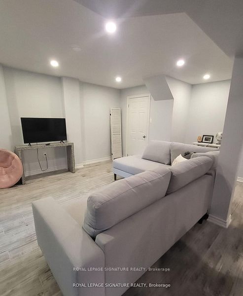 Basement Studio-24 Homerton Avenue, Richmond Hill, ON, L4E 3N2 - 2