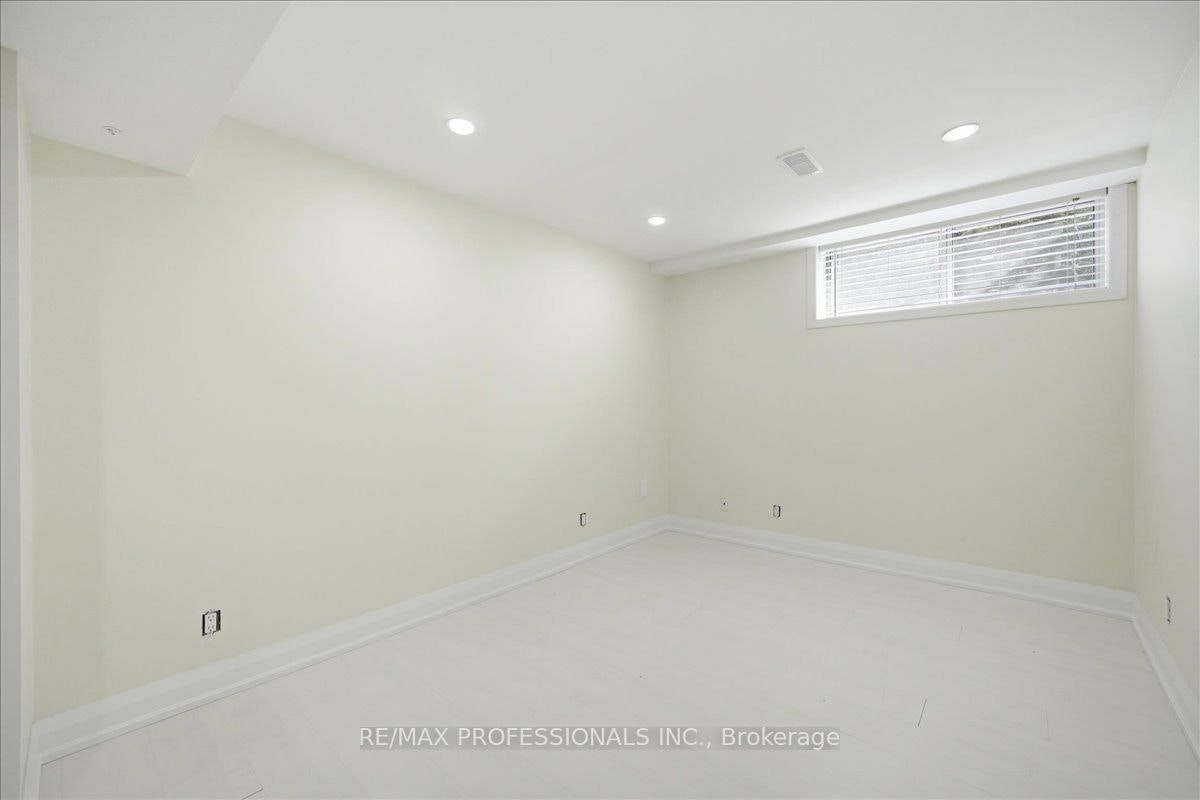 D-9611 Keele Street, Vaughan, ON, L6A 1M1 - 5