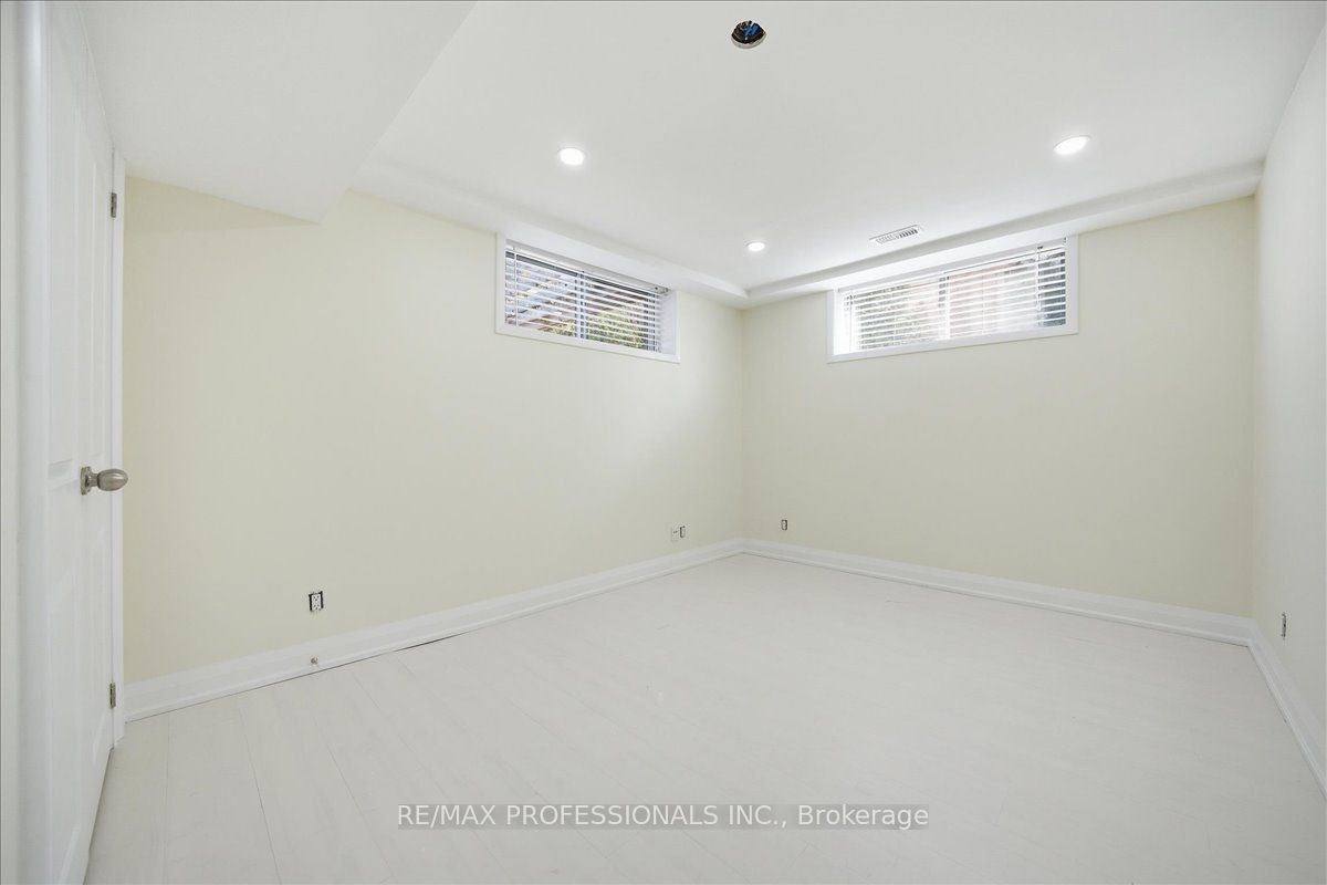 D-9611 Keele Street, Vaughan, ON, L6A 1M1