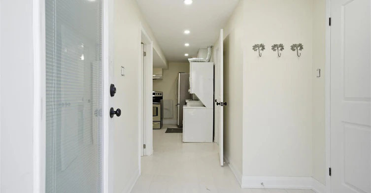 D-9611 Keele Street, Vaughan, ON, L6A 1M1 - 2