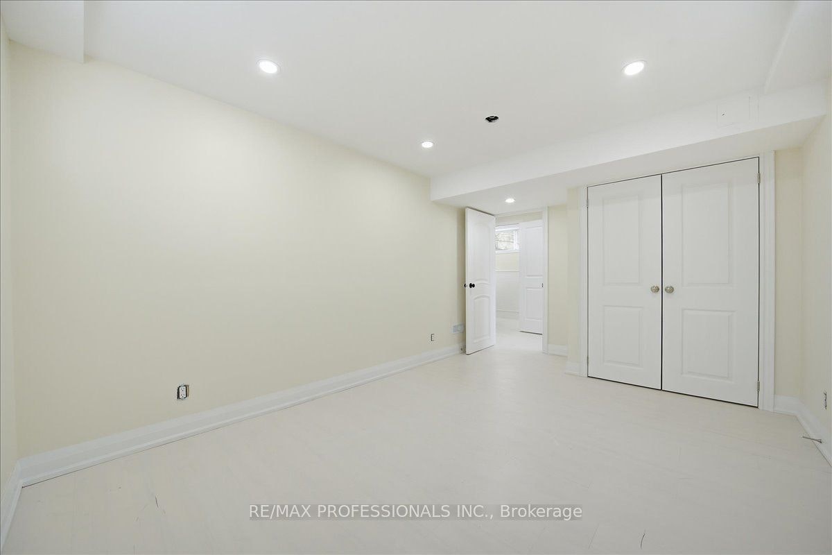 D-9611 Keele Street, Vaughan, ON, L6A 1M1 - 3