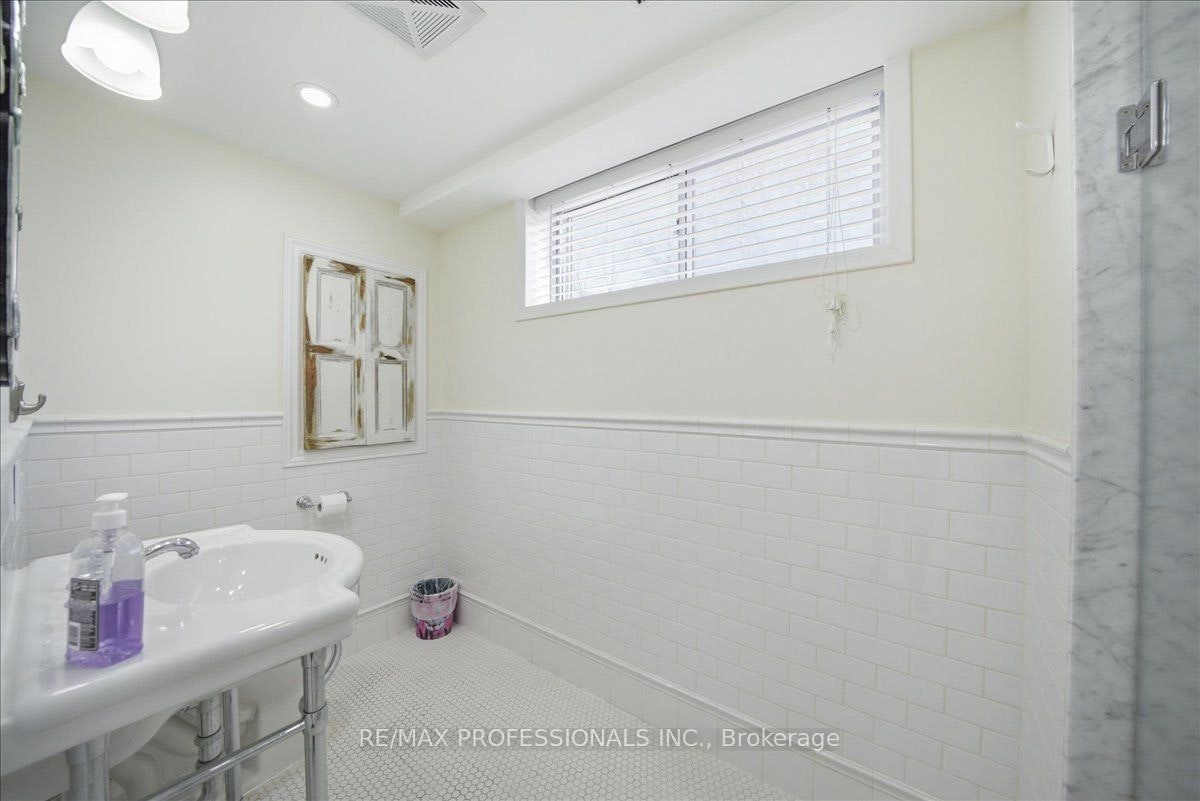 D-9611 Keele Street, Vaughan, ON, L6A 1M1 - 6