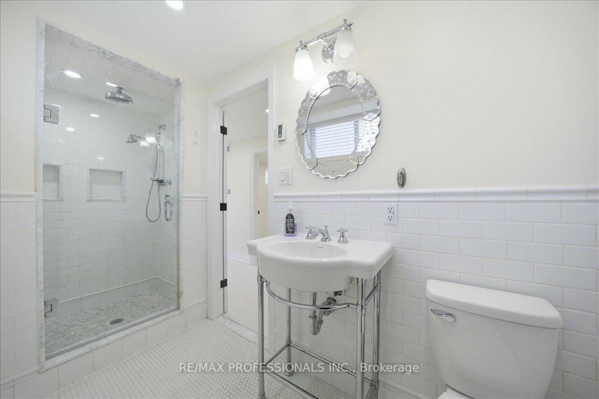 D-9611 Keele Street, Vaughan, ON, L6A 1M1 - 9
