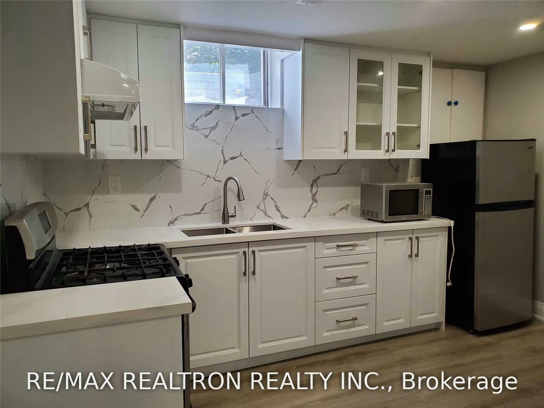 1-6 Lilley Court, Richmond Hill, ON, L4C 8X4 - 2