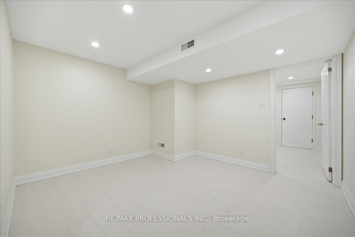 C-9611 Keele Street, Vaughan, ON, L6A 1M1 - 4