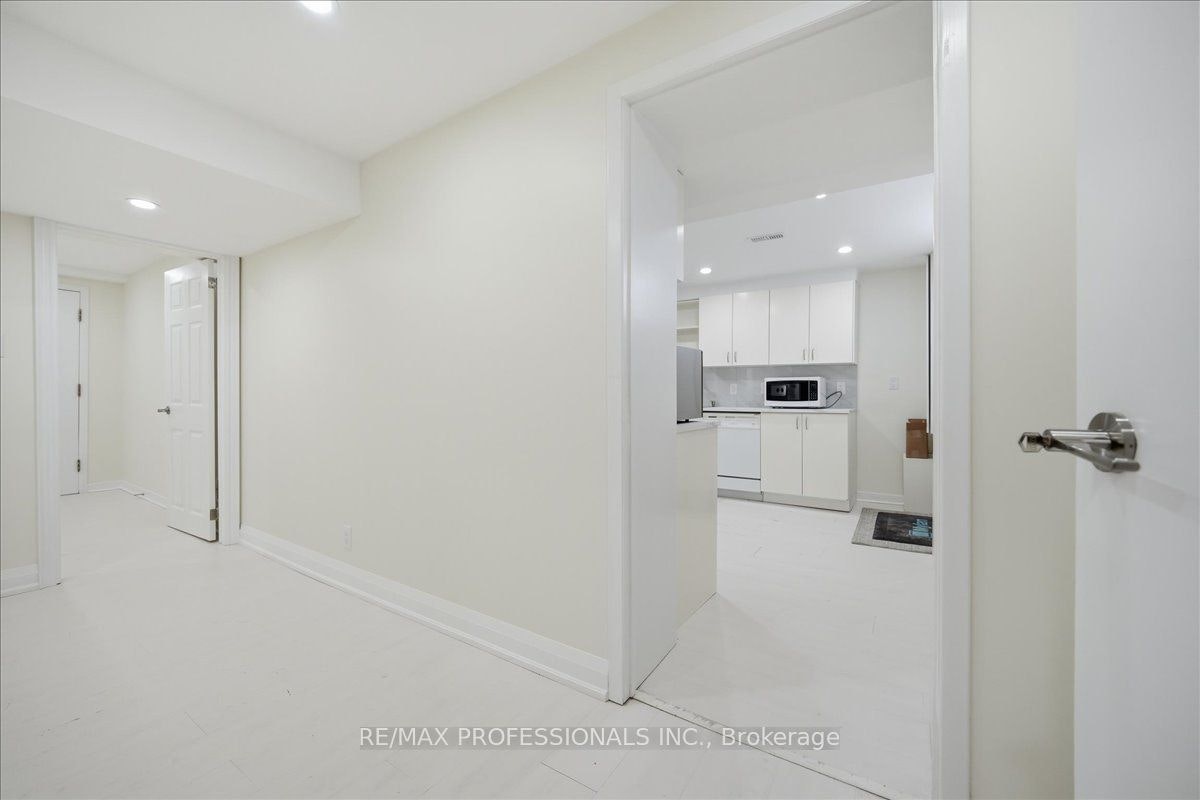 C-9611 Keele Street, Vaughan, ON, L6A 1M1 - 3