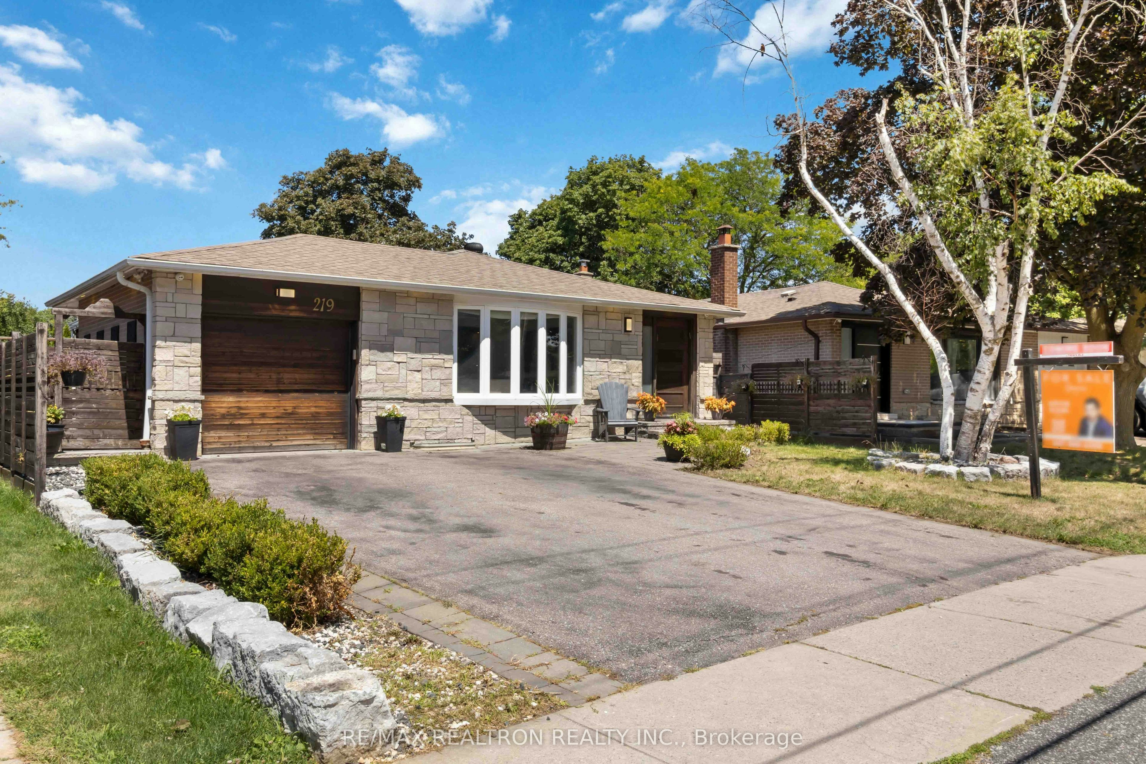219 Bay Thorn Drive, Markham, ON, L3T 3V6