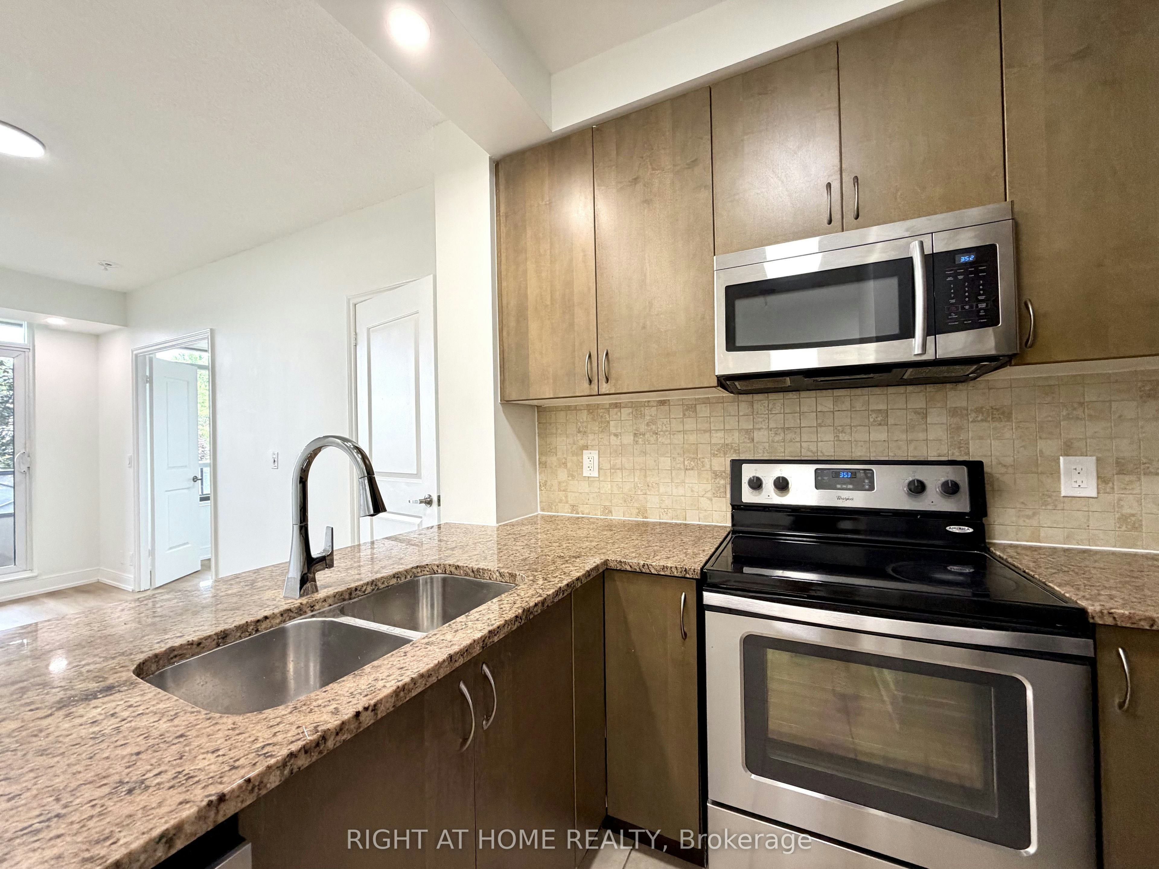 214-9235 Jane Street, Vaughan, ON, L6A 0J8 - 10
