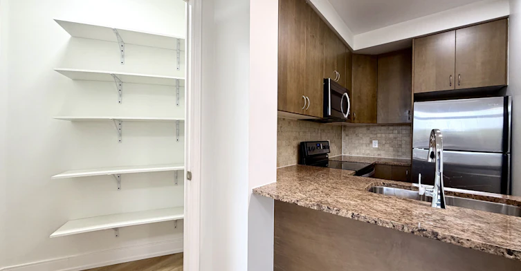 214-9235 Jane Street, Vaughan, ON, L6A 0J8 - 11