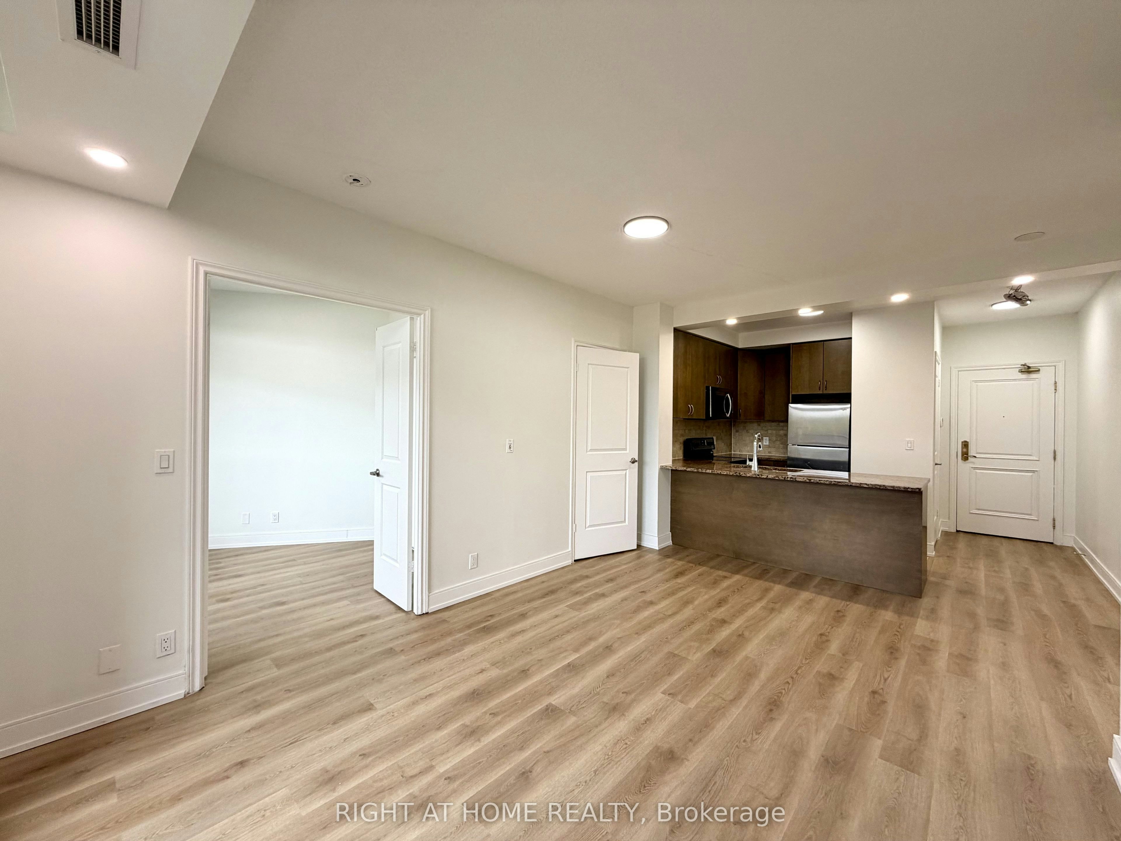 214-9235 Jane Street, Vaughan, ON, L6A 0J8 - 13