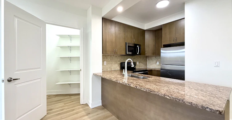 214-9235 Jane Street, Vaughan, ON, L6A 0J8 - 12
