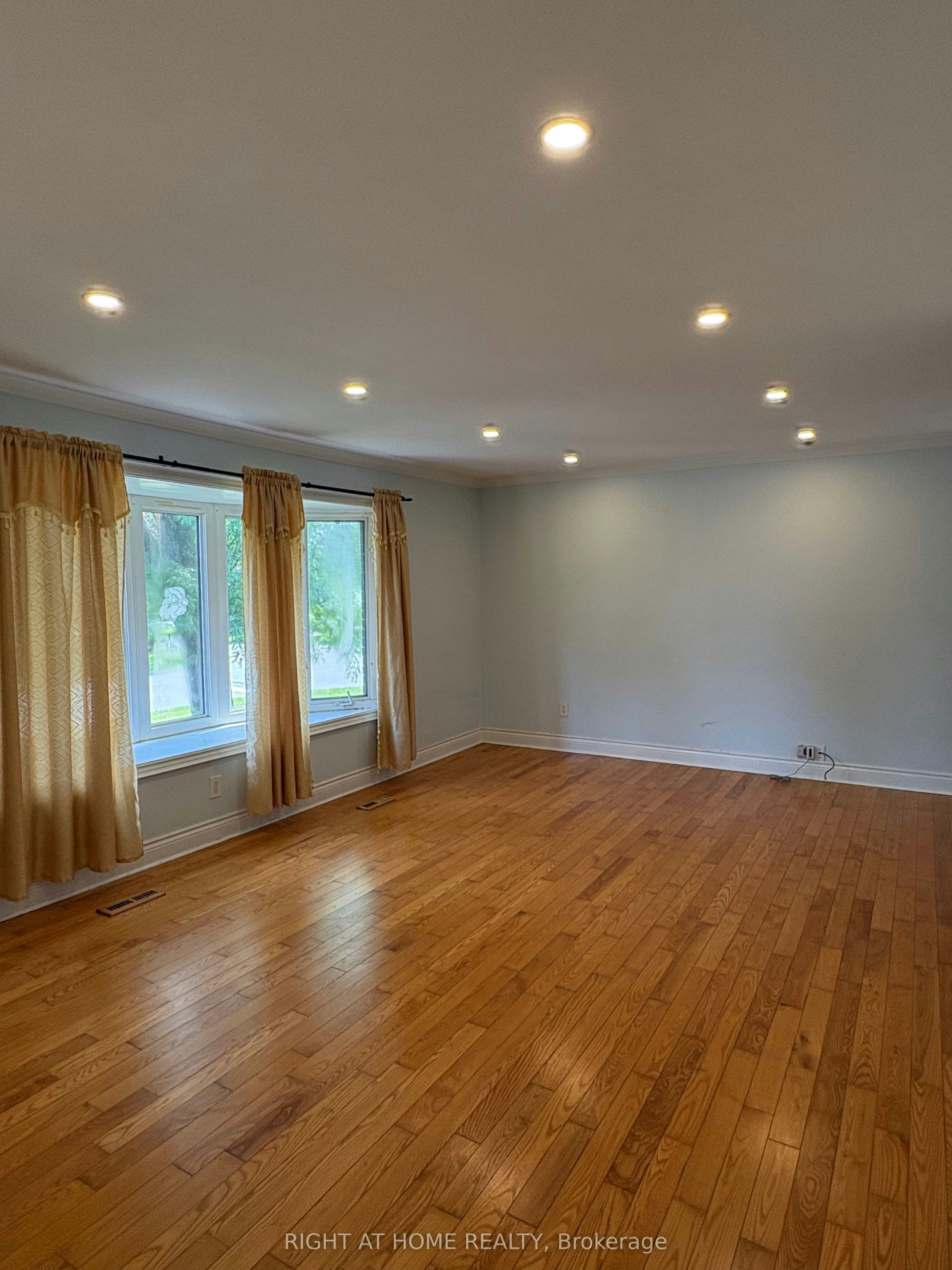 Upper Level-58 Devins Drive, Aurora, ON, L4G 2Z1 - 3