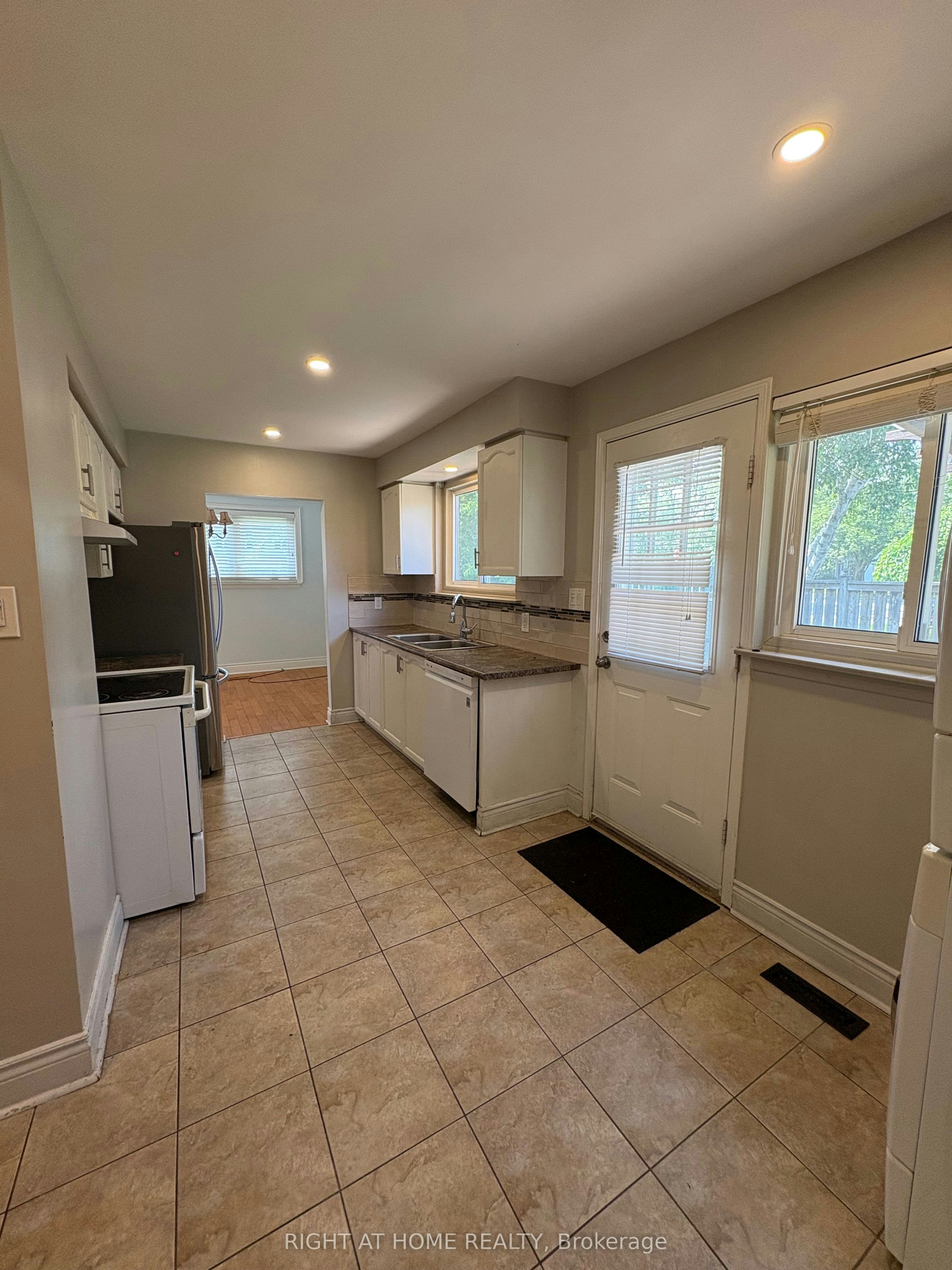 Upper Level-58 Devins Drive, Aurora, ON, L4G 2Z1 - 7