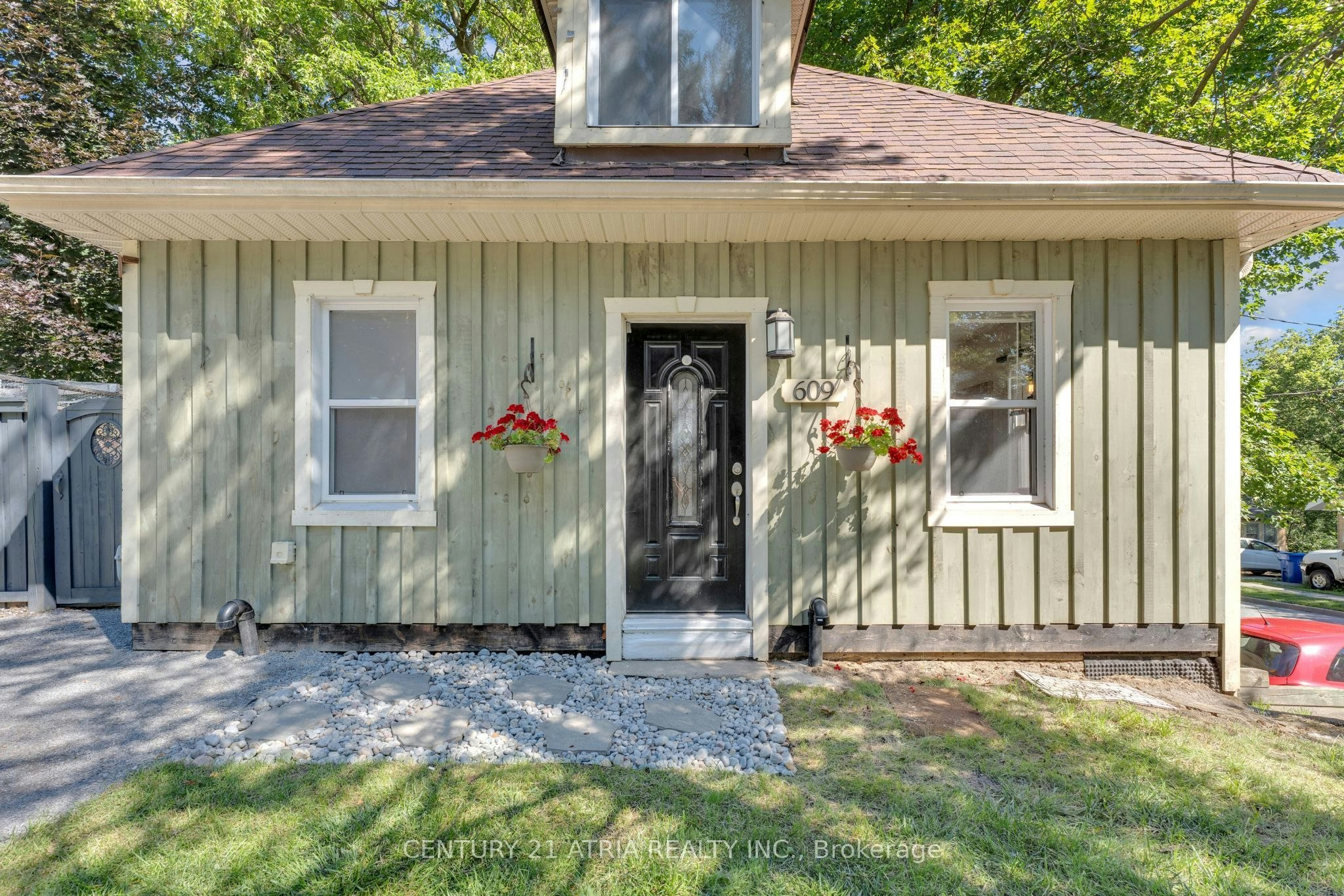 609 Pearson Street, Newmarket, ON, L3Y 1G4