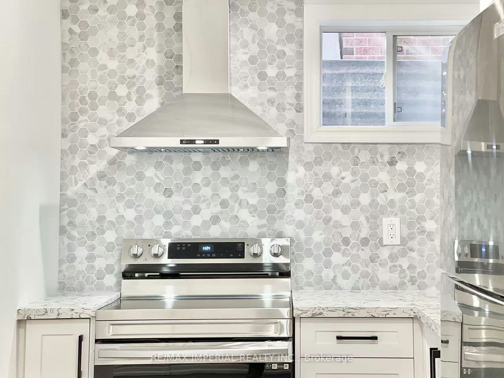 BSMT-40 Brewsland Crescent, Markham, ON, L3T 7G7 - 2