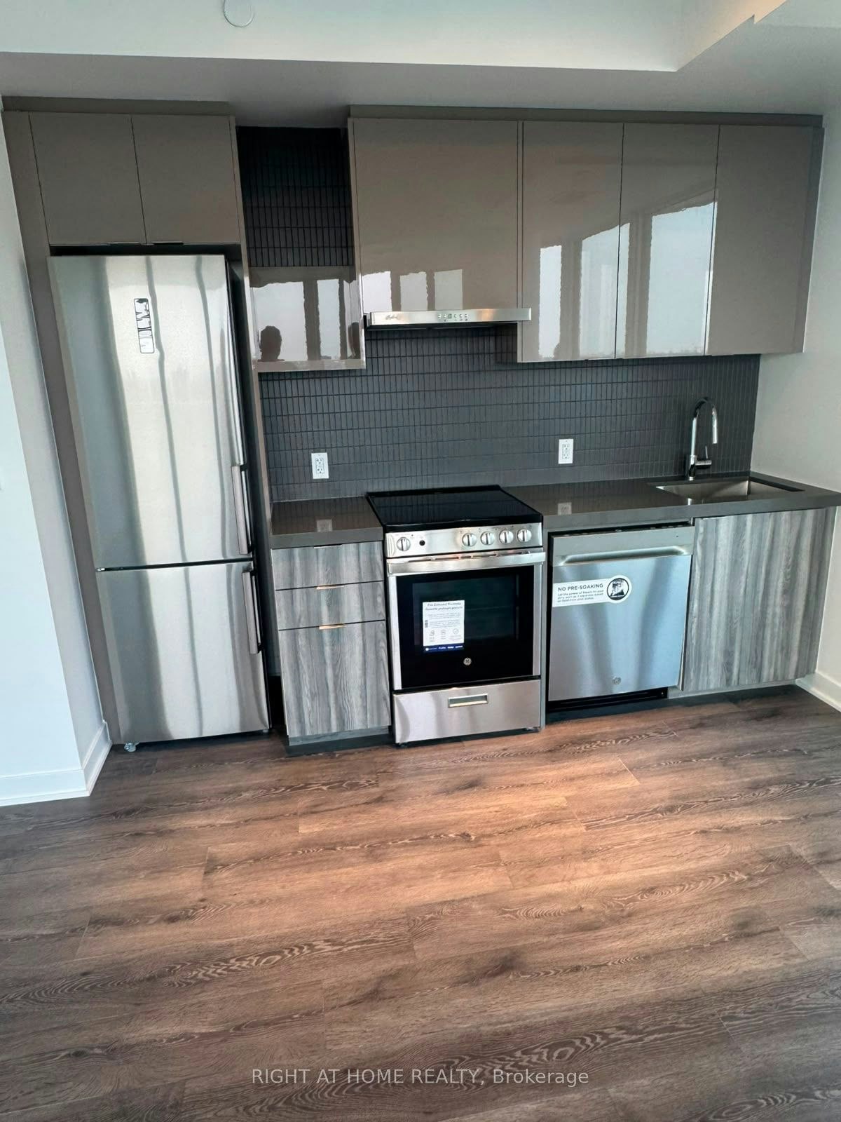 1704-10 Flavelle Trail, Vaughan, ON, L4L 1V8 - 5