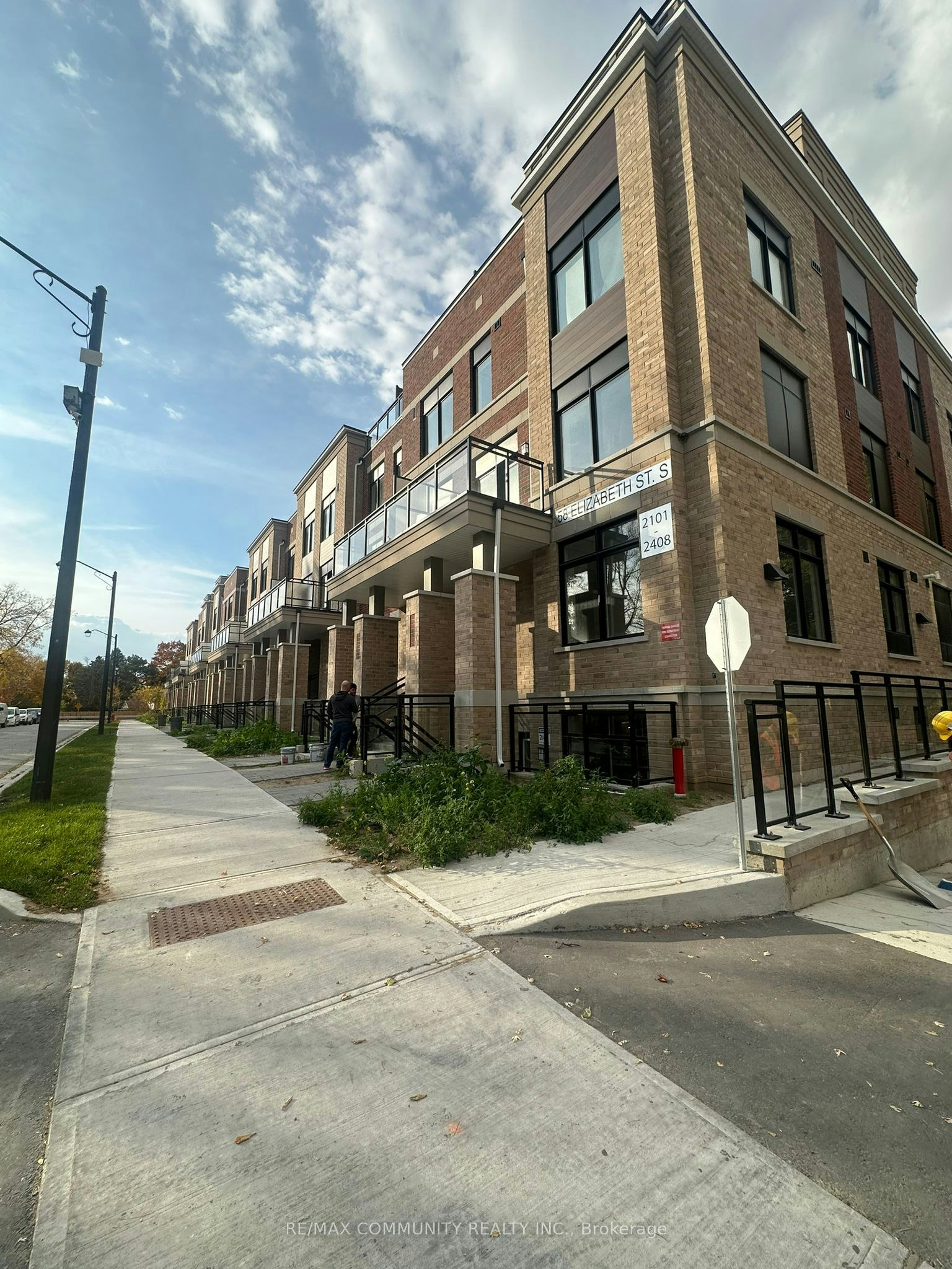 2103-58 Elizabeth Street S, Richmond Hill, ON, L4C 5W2 - 3