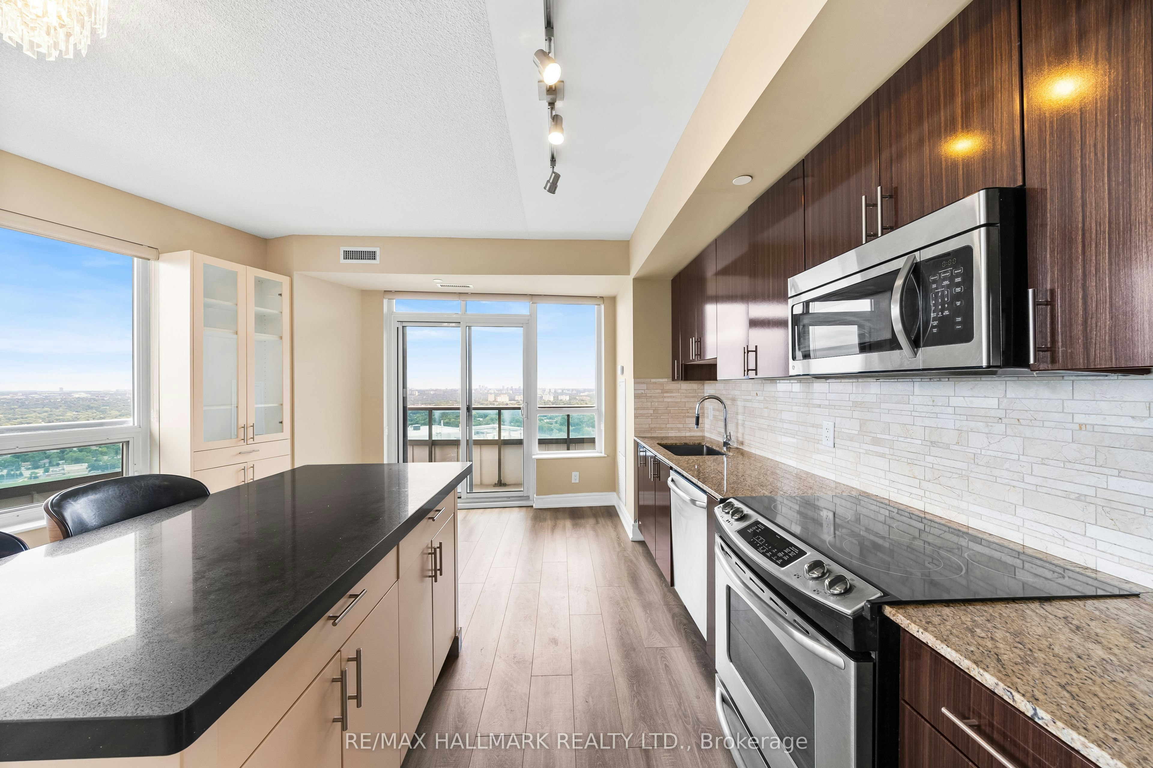 PH301-7171 Yonge Street, Vaughan, ON, L3T 0C5 - 9