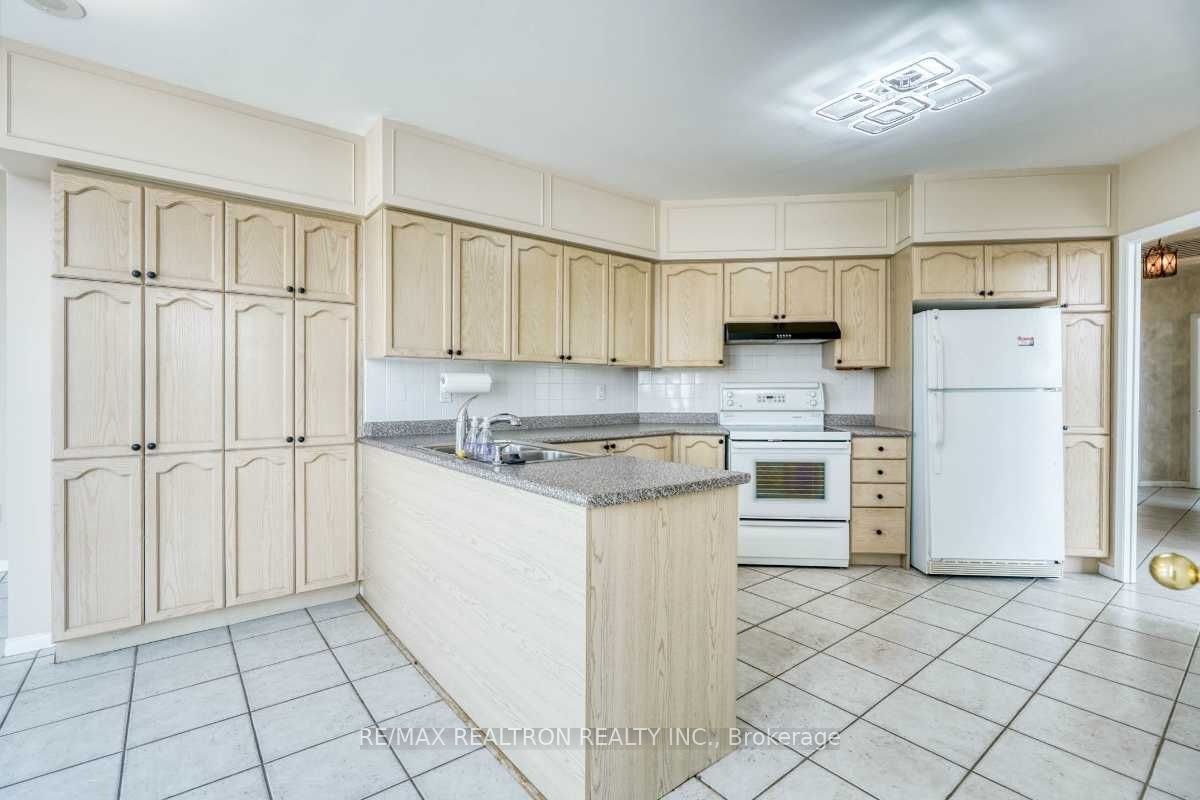 Ph101-5 Emerald Lane, Vaughan, ON, L4J 8P7 - 12