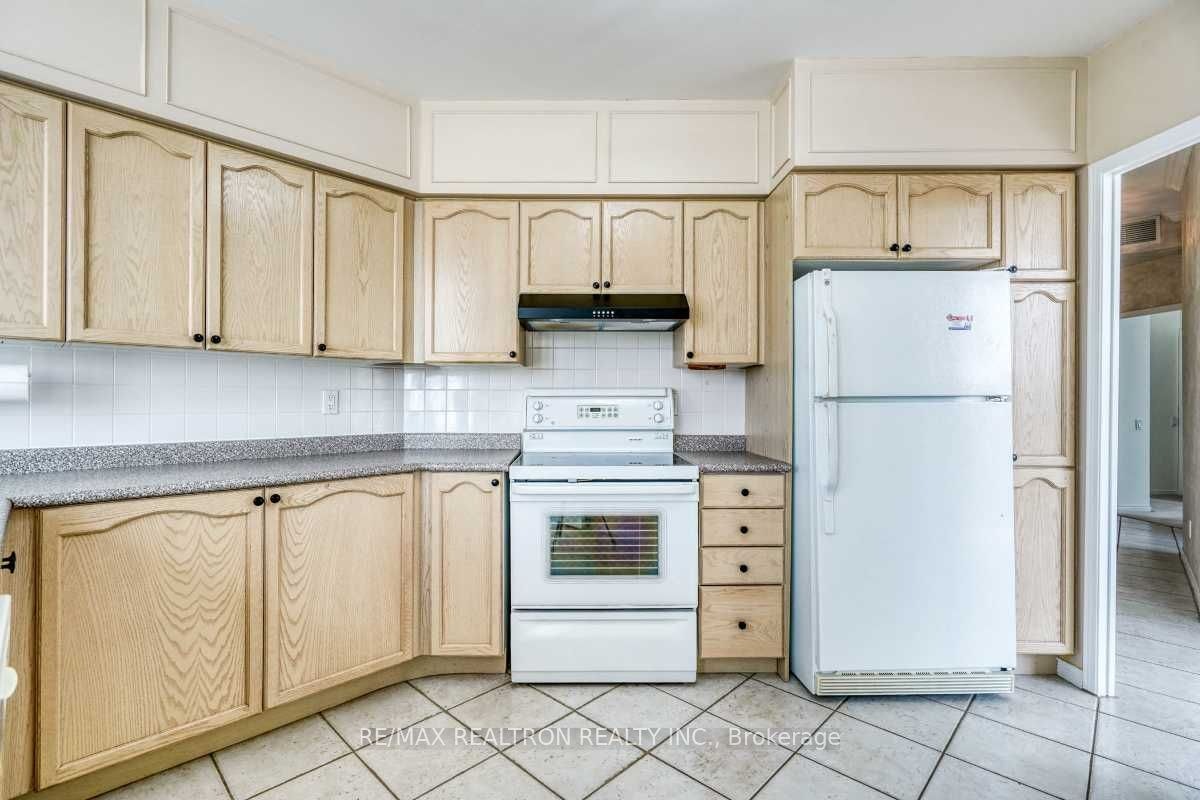 Ph101-5 Emerald Lane, Vaughan, ON, L4J 8P7 - 11