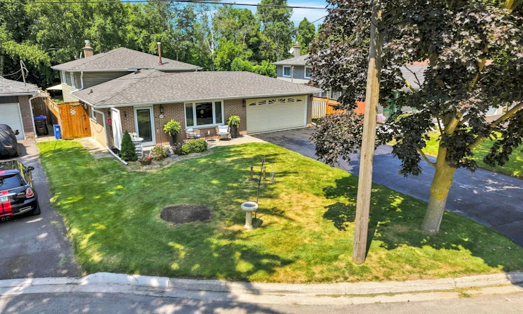 96 Maple Avenue W