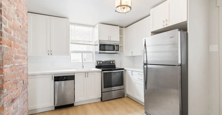 Main Floor-443 Ontario Street, Newmarket, ON, L3Y 2K6 - 4