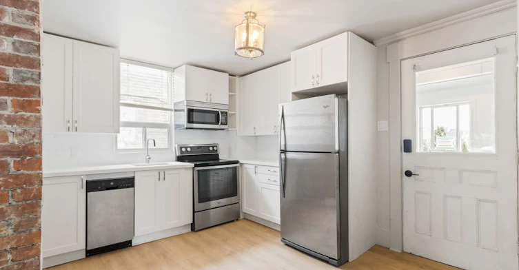 Main Floor-443 Ontario Street, Newmarket, ON, L3Y 2K6 - 9