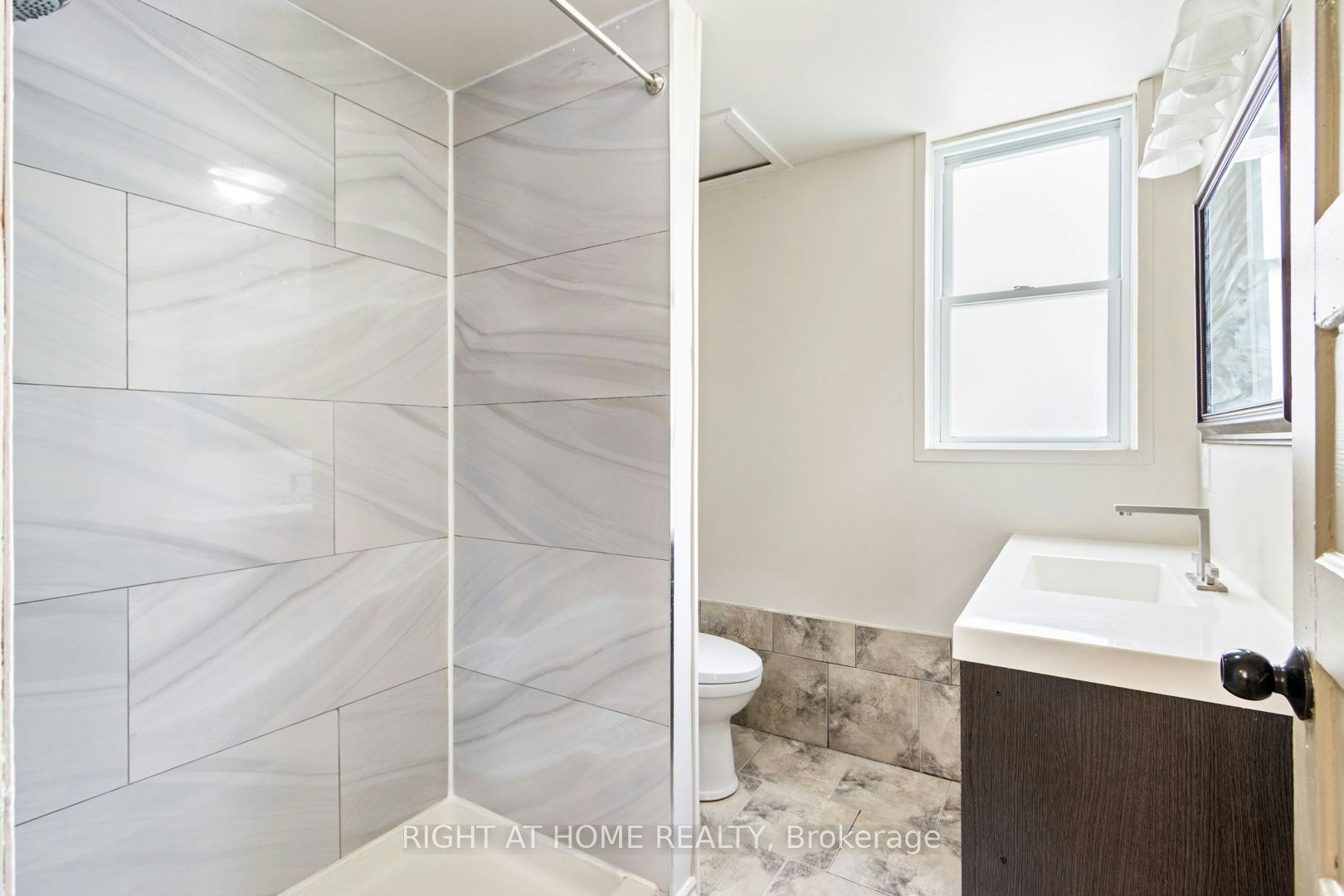 Main Floor-443 Ontario Street, Newmarket, ON, L3Y 2K6 - 20