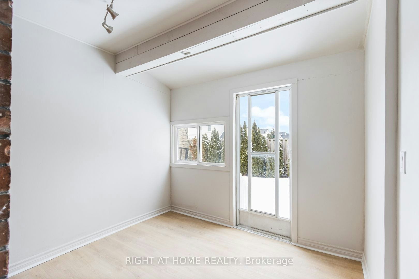 Main Floor-443 Ontario Street, Newmarket, ON, L3Y 2K6 - 7