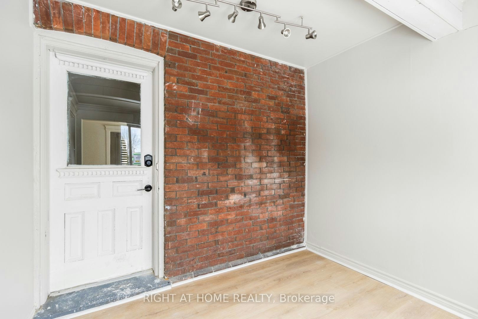 Main Floor-443 Ontario Street, Newmarket, ON, L3Y 2K6 - 8