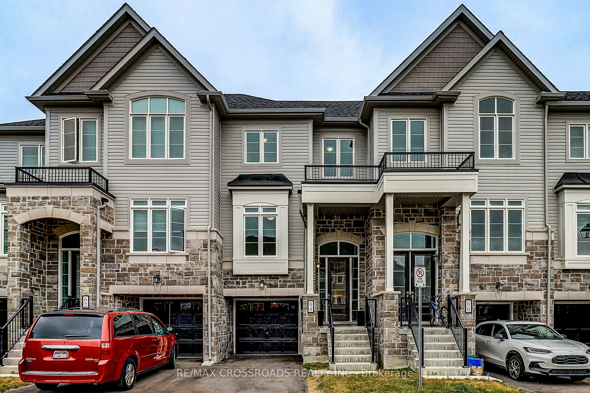 64 Lyall Stokes Circle, East Gwillimbury, ON, L0G 1M0