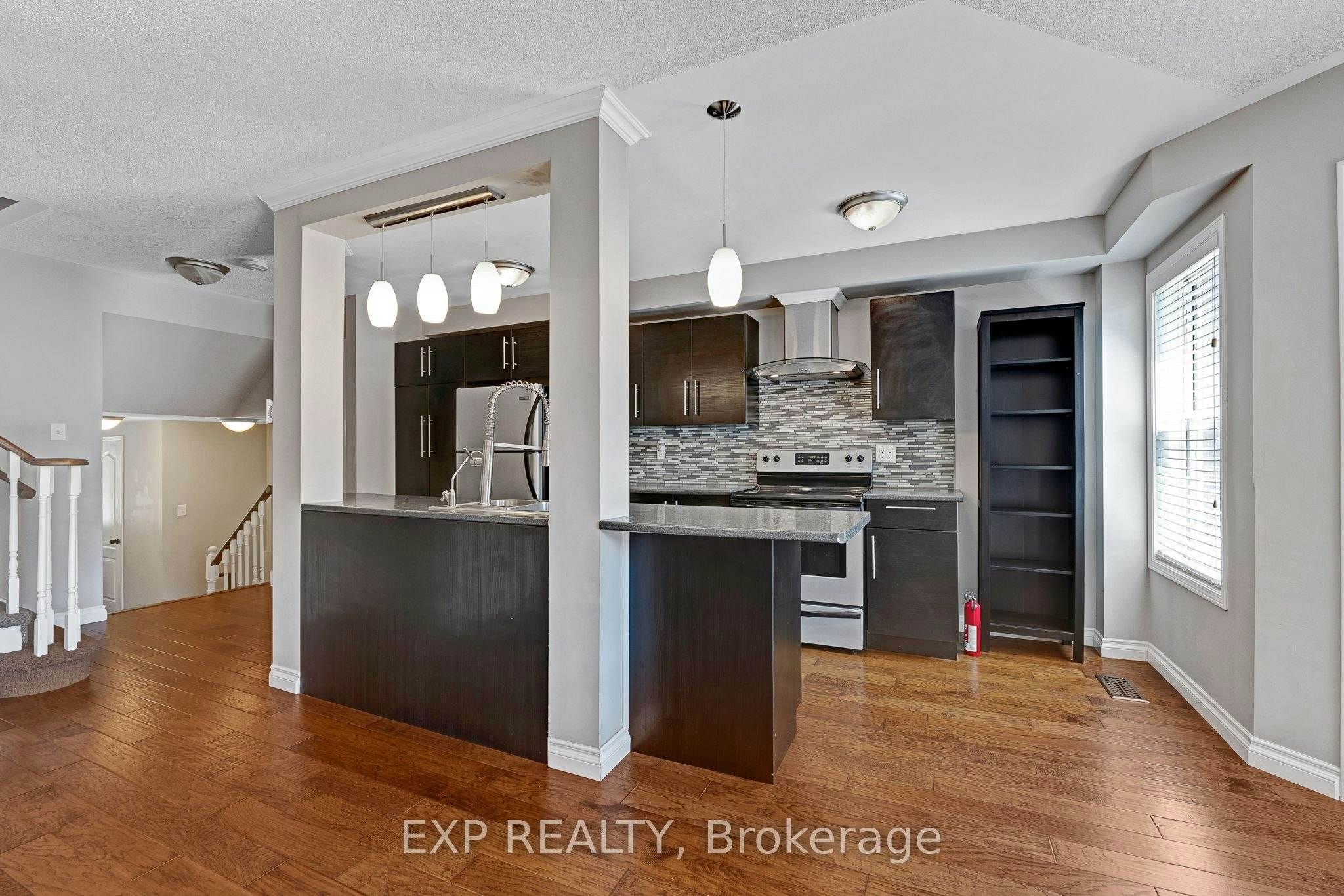 117 Mugford Road, Aurora, ON, L4G 7J5 - 3